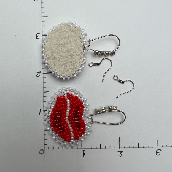 White & Red Glam Beaded Lips Bracelet set with Matching Earrings - Picture 4 of 11